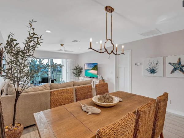Luxurious Beachfront Condo in Longboat Key - Your Coastal Retreat Awaits